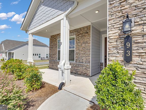 4th image of 93 Club Cresswind Dr