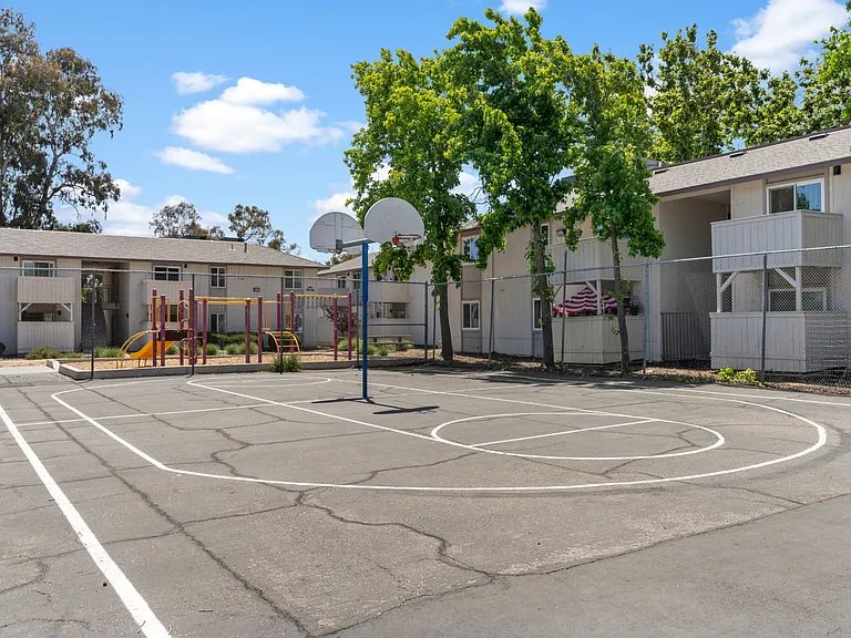 Delta Pines Apartments — Photo 7