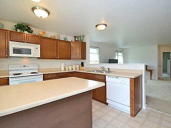 4th image of 2306 Creston Mdws