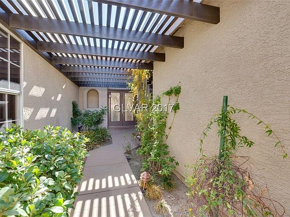 5th image of 749 Altacrest Dr