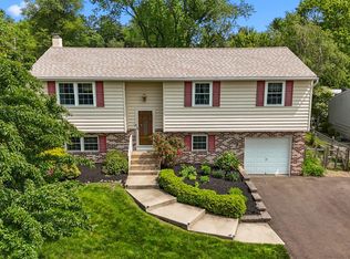 320 Pheasant Run Dr, Doylestown, PA 18901