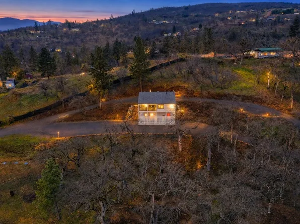 739 W Rolling Hills Dr, Eagle Pt, OR 97524