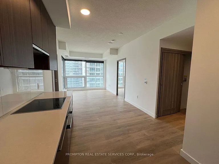 27 McMahon Dr #2012 — Photo 5