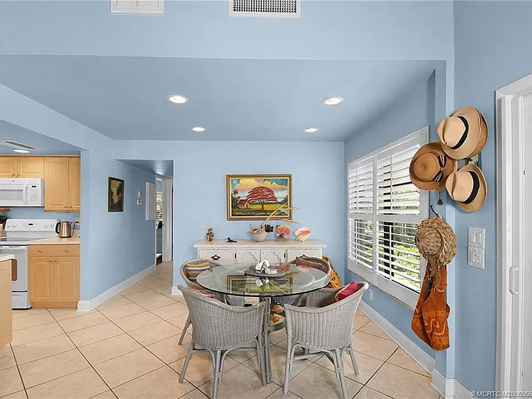 324 NE Golfview Cir #324 — Photo 16
