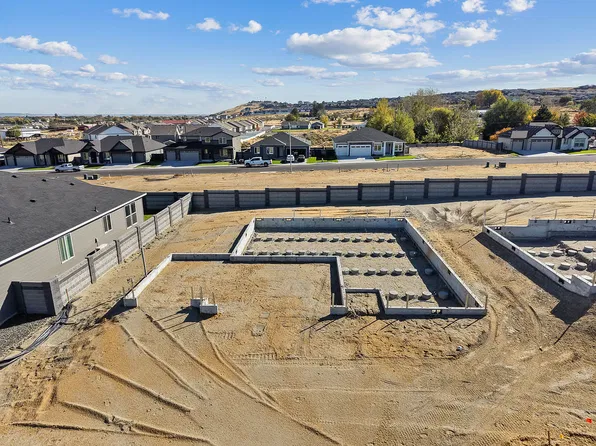 418 Snowgrass Ave, West Richland, WA 99353