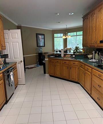 4th image of 446 Devon Dr