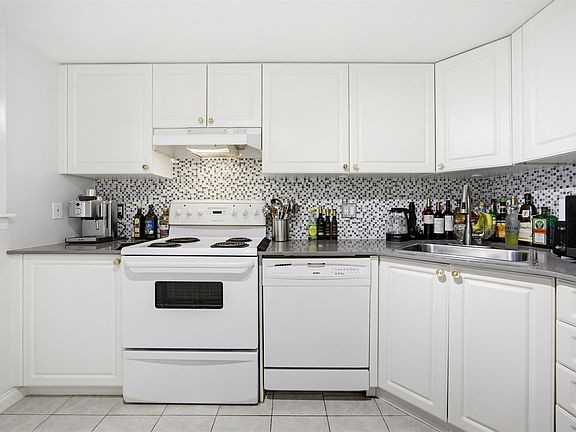 5th image of 1519 Grant Ave #202