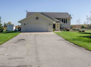 N4864 Mayflower Rd, Black Creek, WI 54106