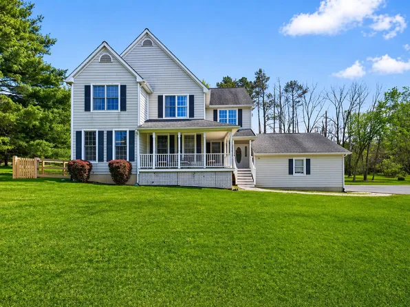 29 S Church St, Lovettsville, VA 20180