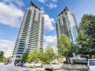 33 Elm Dr W #807, Mississauga, ON L5B 4M2