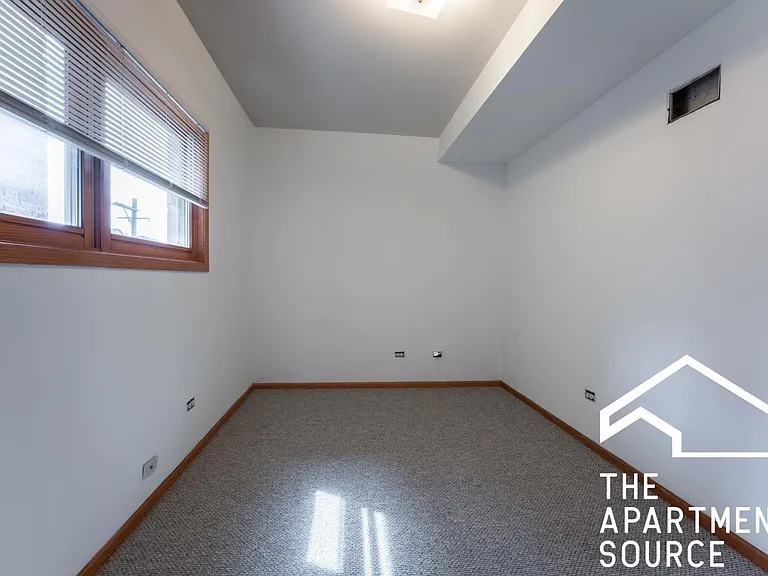 1945 W Crystal St #2 — Photo 7