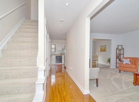 3rd image of 595 Hedgebrooke Ave #3-595B