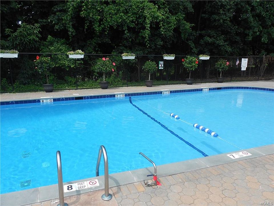 2nd image of 5 W Lawrence Park Dr Unit 9