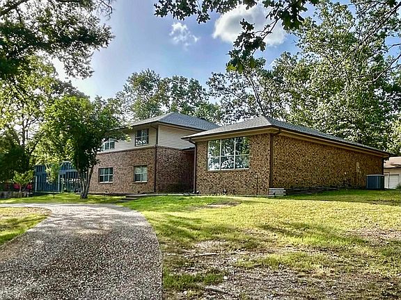 2nd image of 177 Castle Ln