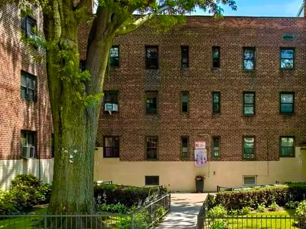 8895 16th Ave #2B, Brooklyn, NY 11214