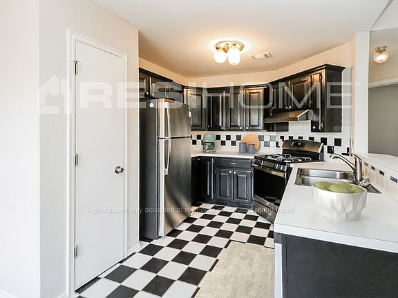 3rd image of 520 S Ashley Court Dr
