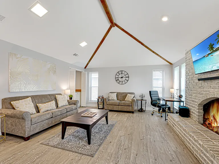 13421 Whispering Hills Dr — Photo 17