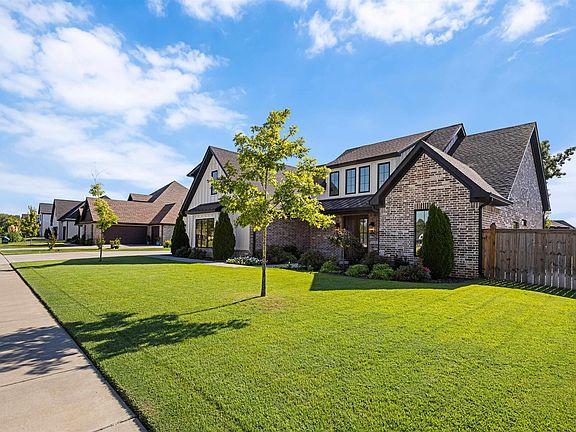 3rd image of 7321 Lake Point Cir