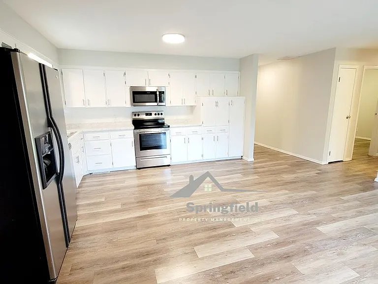 1252 E Cambridge St — Photo 3