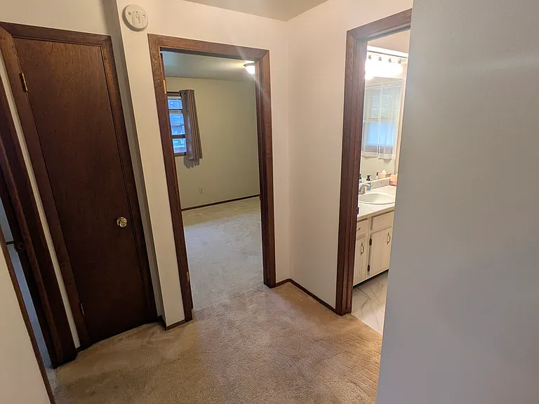 2519 N Taylor Dr — Photo 7