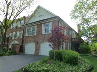 835 Seminary Cir, Glen Ellyn, IL 60137