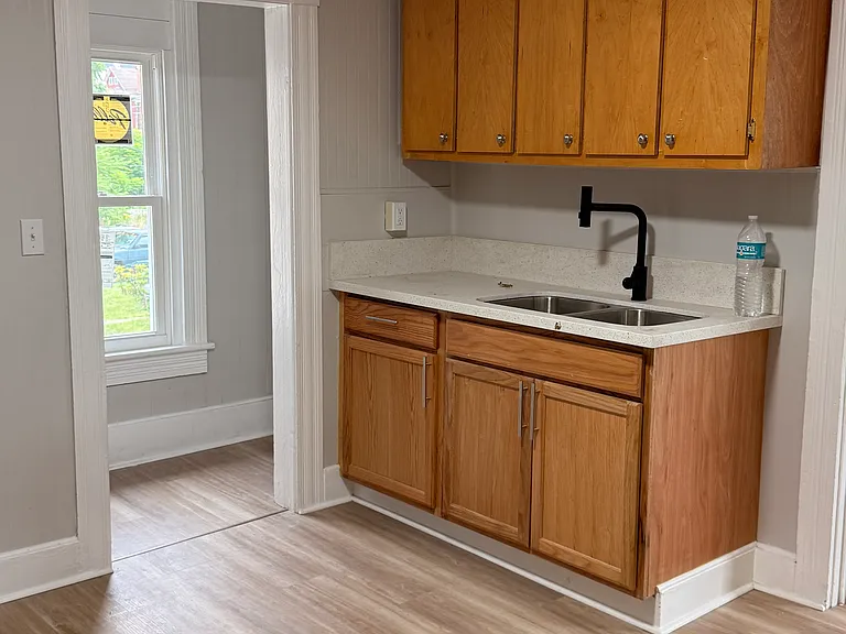 422 Grand Ave #2 — Photo 2