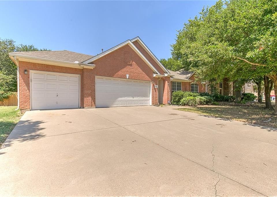 1st image of 2113 Crestwood Trl