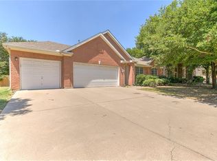 2113 Crestwood Trl, Mansfield, TX 76063