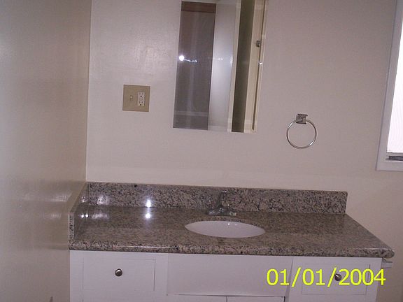 4th image of 945 E Mariposa St APT 3