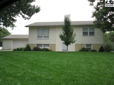 214 S Goering Ave, Moundridge, KS, 67107