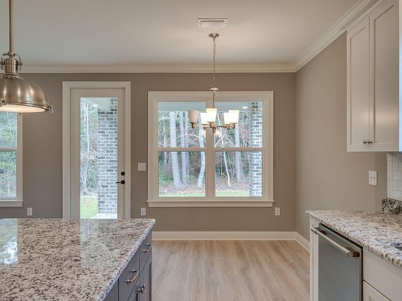 3rd image of 28 Laurel Oaks Dr