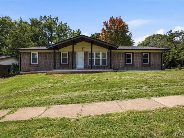 1320 Fenton Hills Rd, Fenton, MO 63026
