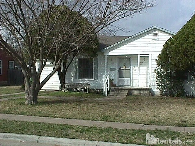 1st image of 133 W Avenue F