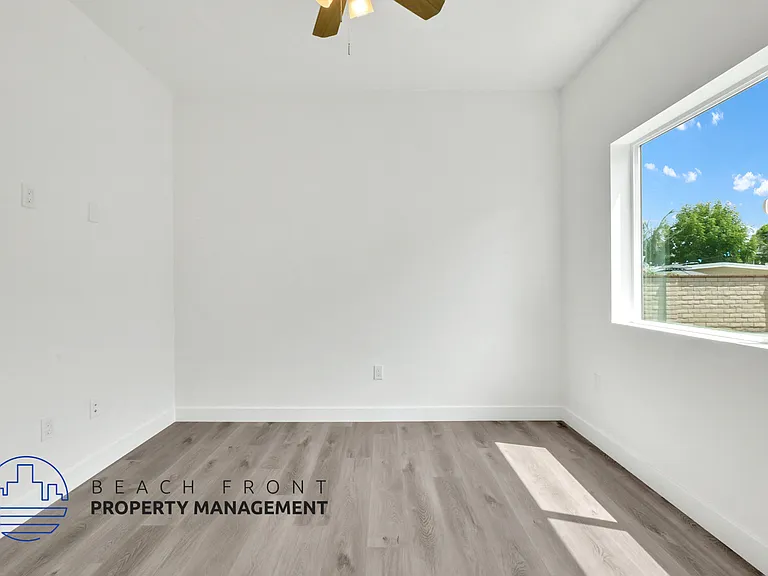 1931 Pomona Ave — Photo 16