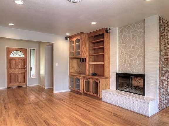 4th image of 221 Alvarado Way