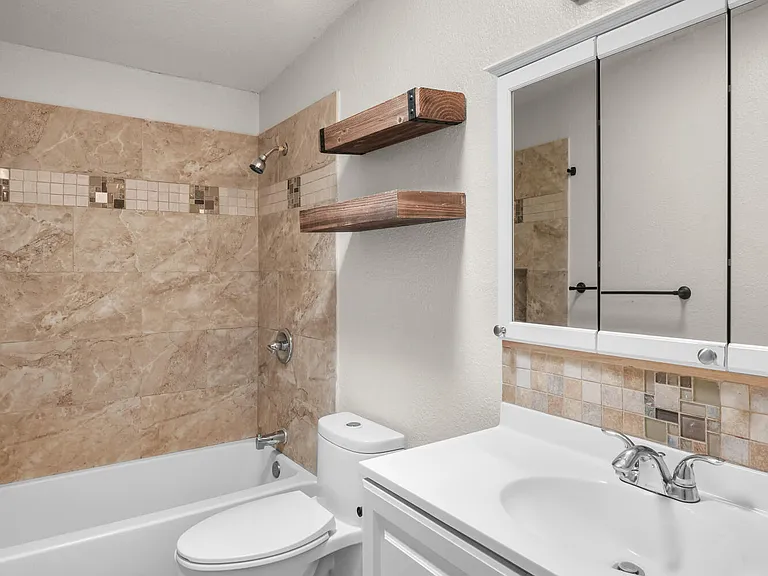 3977 Las Casitas Dr #B — Photo 11