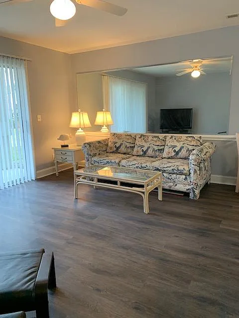 908 Resort Cir — Photo 4