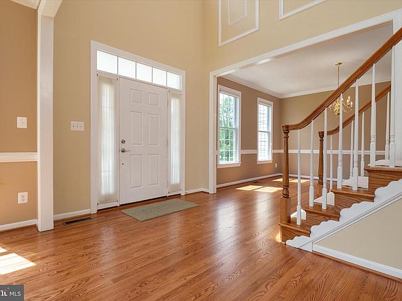 5th image of 3208 Menia St