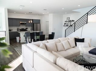10815 Peach Grove St #1, North Hollywood, CA 91601