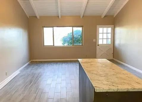 1047 Sycamore Ave #A — Photo 3