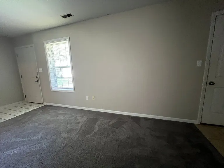 102-104 Albany Dr — Photo 3