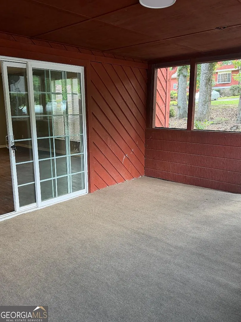 4 bed, 2.5 bath, 2569 sqft, $2,300 — Photo 3