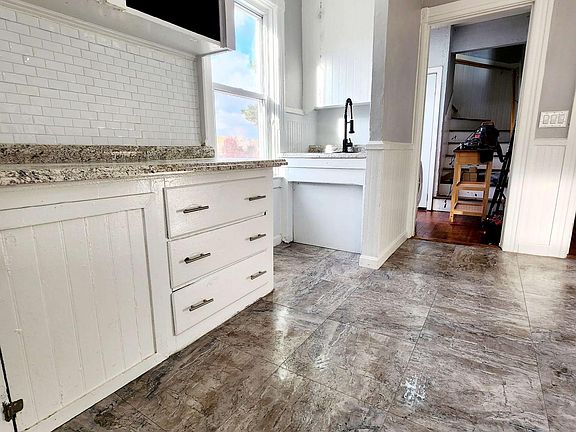 5th image of 16 De Soto St Floor 2