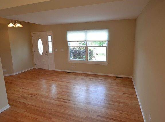 5th image of 9674 Bedford Dr