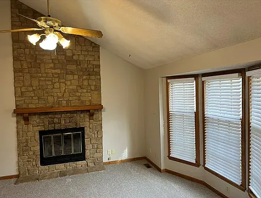 4 bed, 2500 sqft, $2,200 — Photo 3
