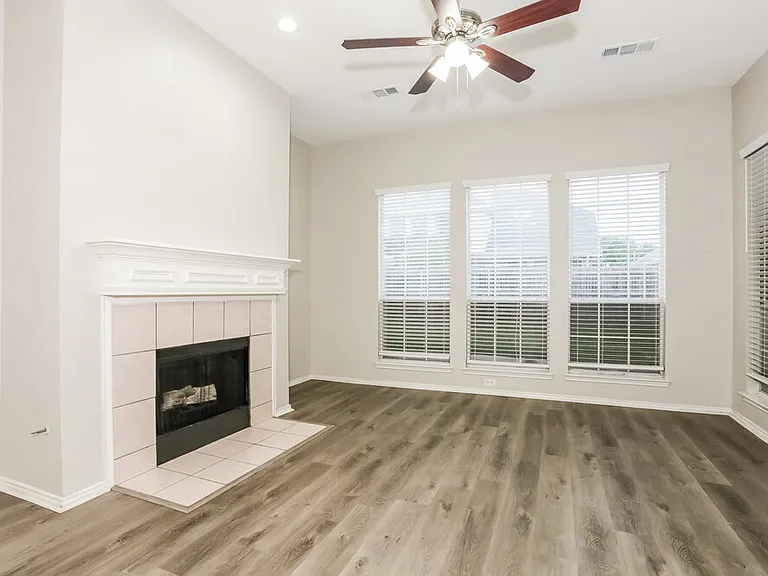 4617 Seneca Dr — Photo 4