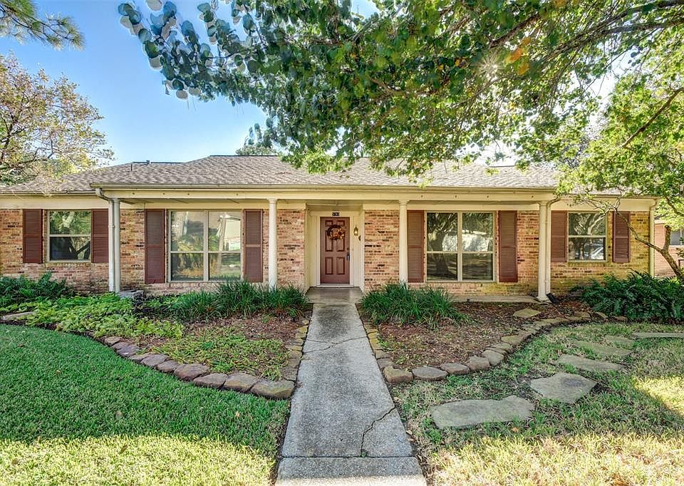 This wonderful home has lots of curb appeal!
