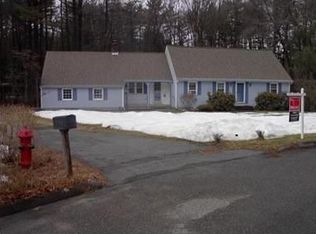 8 Parkwood Dr, Wilbraham, MA 01095