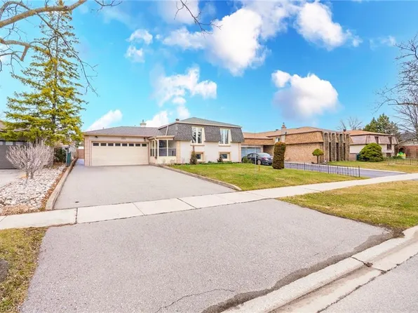 305 Pinegrove Rd, Oakville, ON L6K 3P8