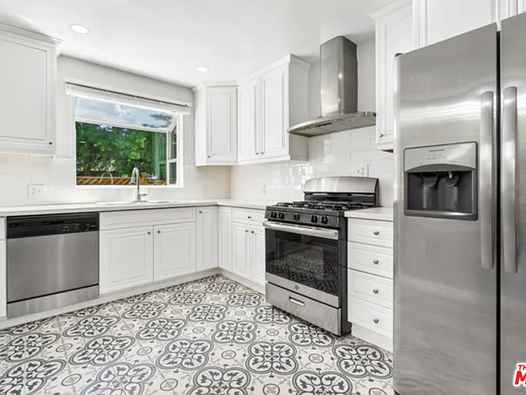 920 Westbourne Dr #9 — Photo 4